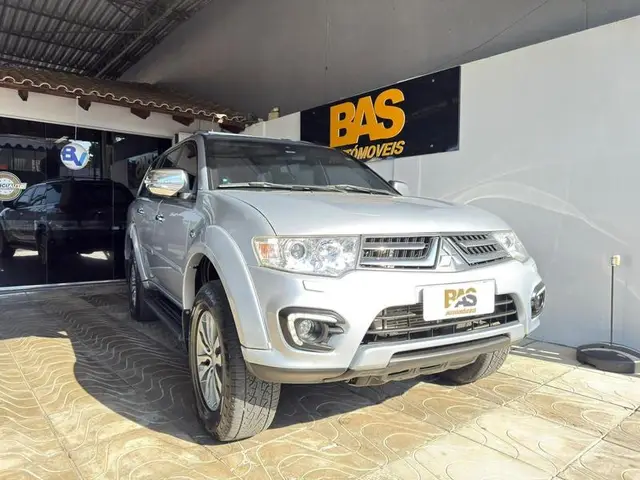 Carro Mitsubishi Pajero 2018 3.2 DI-D HPE 4WD (Aut)