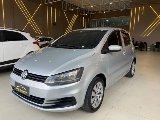 Carro Volkswagen Fox 2016 1.0 MPI BlueMotion (Flex)