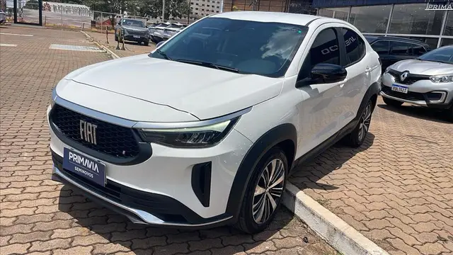 Carro Fiat Fastback 2025 Turbo 200