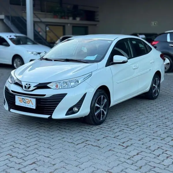 Carro Toyota Yaris Sedan 2021 1.5 XL Live CVT (Flex)