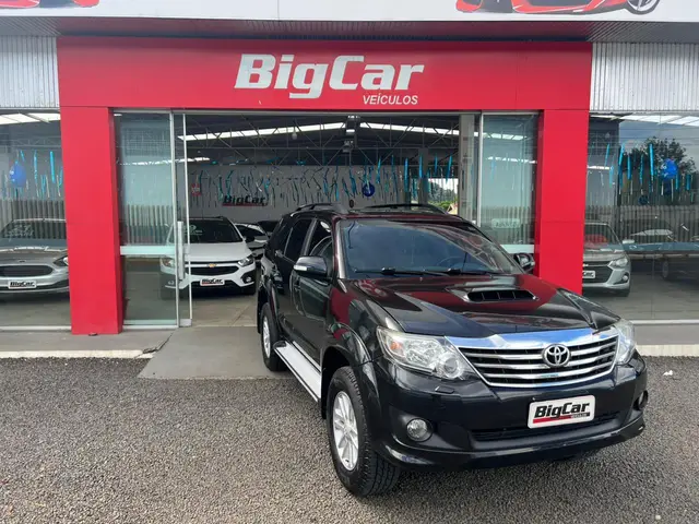 Carro Toyota Hilux SW4 2013 SRV 3.0 4X4 (7 Lugares)