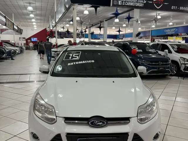 Carro Ford Focus Hatch 2015 SE 1.6 16V TiVCT PowerShift