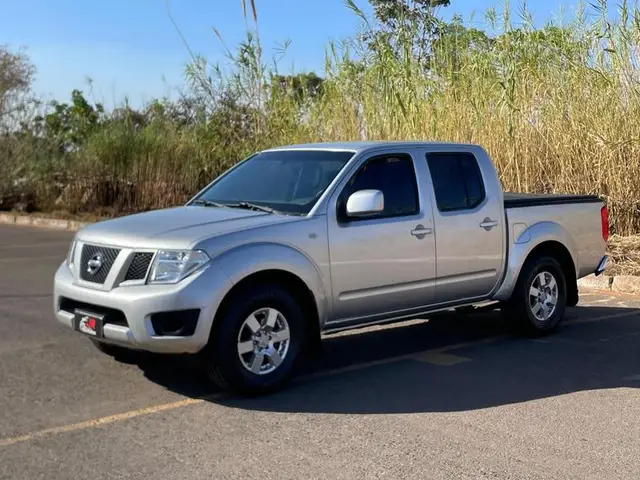 Carro Nissan Frontier 2015 2.5 TD CD 4x2 SV Attack