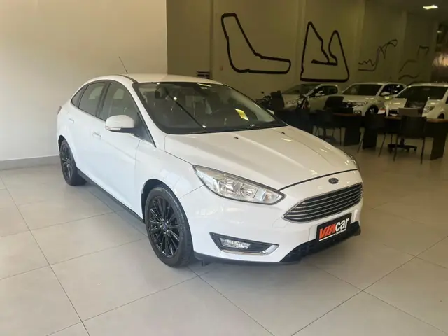 Carro Ford Focus Sedan 2016 Titanium 2.0 PowerShift
