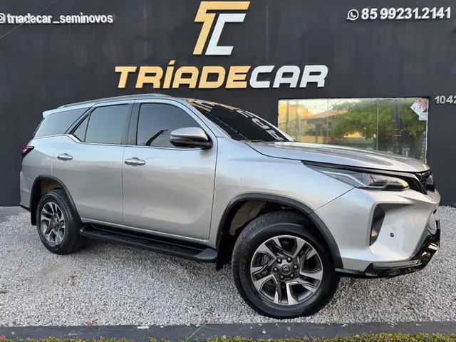 Carro Toyota SW4 2022 SRX 2.8 turbodiesel 7L 4x4 (Aut)