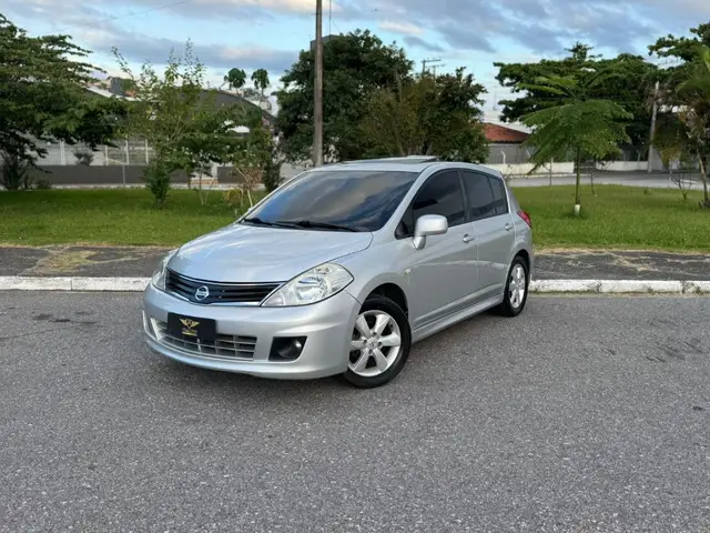 Carro Nissan Tiida 2013 SL 1.8 (flex)