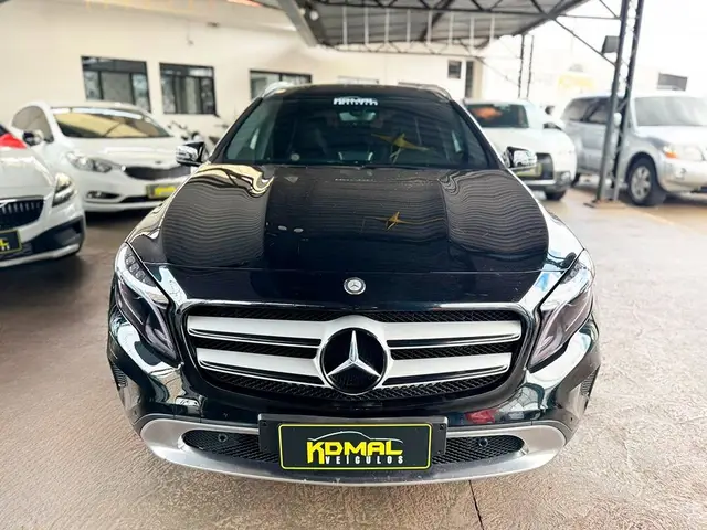 Carro Mercedes-Benz GLA 200 2015 GLA 200 Vision Black Edition
