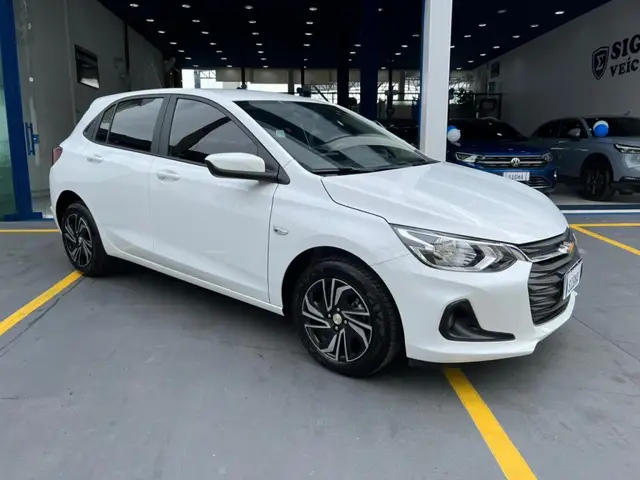 Carro Chevrolet Onix Plus 2024 LT 1.0