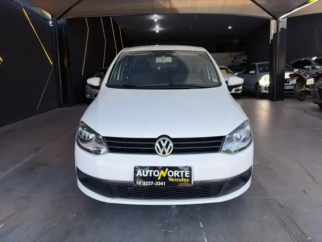 Carro Volkswagen Fox 2014 1.0 TEC (Flex) 4p