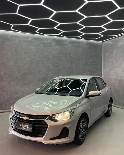 Carro Chevrolet Onix Plus 2020 1.0 LT (Flex)