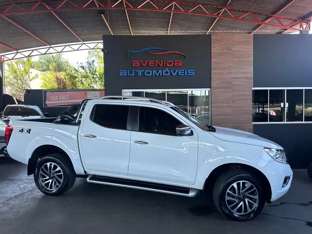 Carro Nissan Frontier 2022 2.3 TD CD LE 4x4 (Aut)