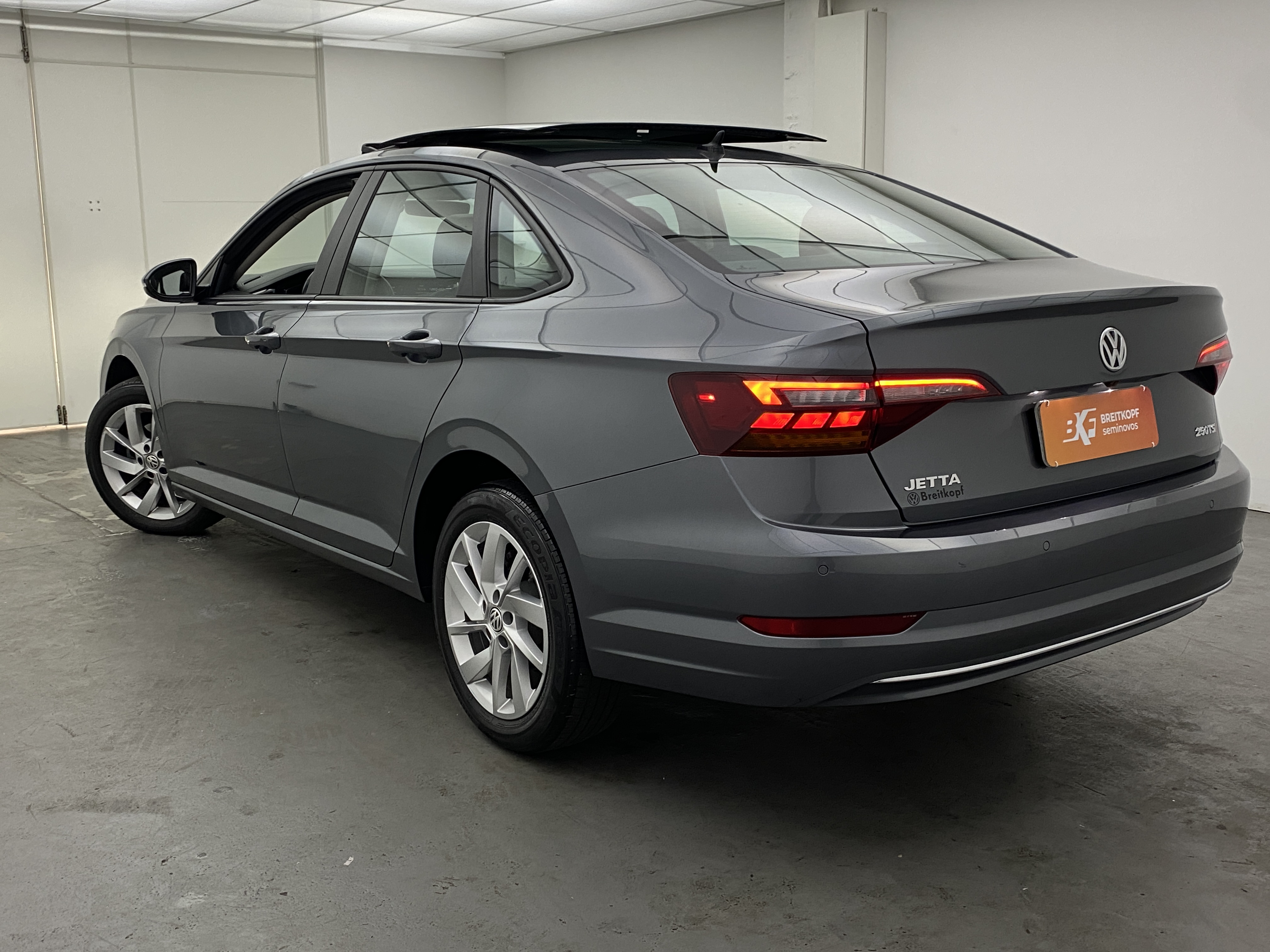 VW - Volkswagen-Jetta-1.4 TSI Comfortline Tiptronic