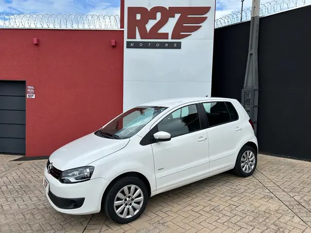 Carro Volkswagen Fox 2014 1.0 TEC (Flex) 2p