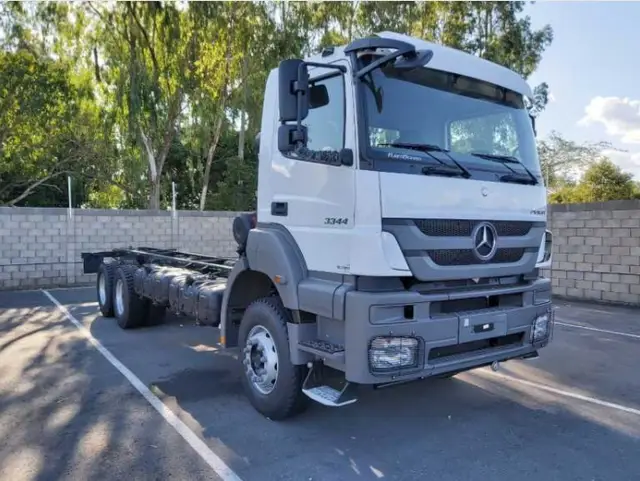 Carro Mercedes-Benz Axor 2022 3344/48 6X4 E5