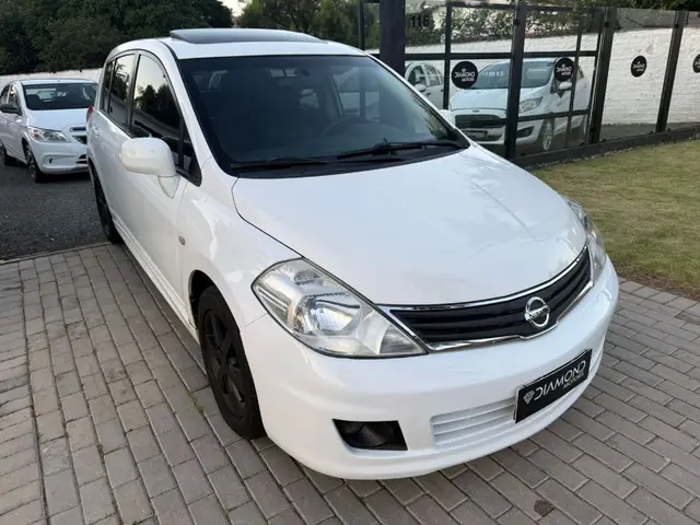 Carro Nissan Tiida 2013 SL 1.8 (flex)