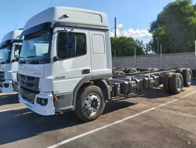 Carro Mercedes-Benz Atego 2022 2426/54 6X2 E5
