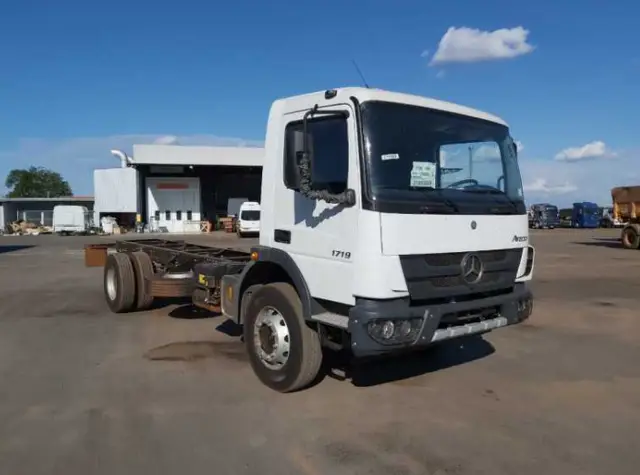 Carro Mercedes-Benz Atego 2022 1719/48 E5