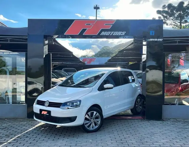 Carro Volkswagen Fox 2014 1.0 TEC (Flex) 4p