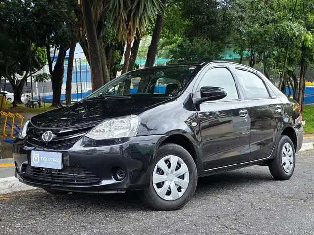 Carro Toyota Etios Sedan 2015 X 1.5 (Flex)