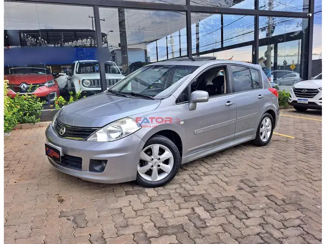 Carro Nissan Tiida 2012 SL 1.8 (flex) (aut)