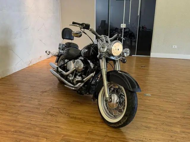 Moto Harley-Davidson Softail Deluxe 2010 SOFTAIL DELUXE  FLSTN