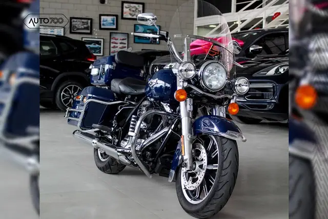 Moto Harley-Davidson Road King 2015 ROAD KING CLASSIC  FLHRC/ CUSTOM FLHRSI