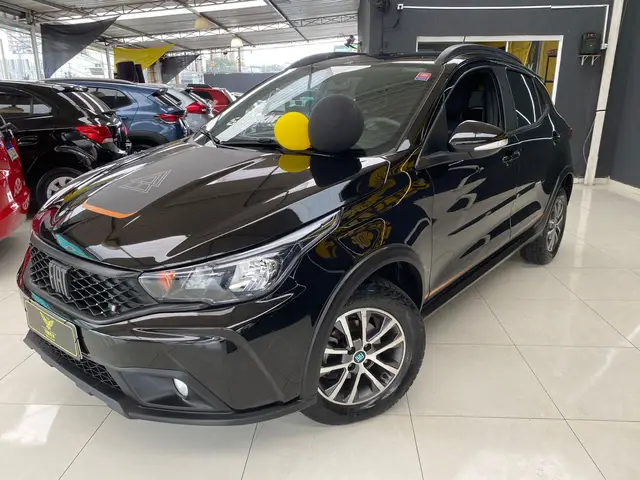 Carro Fiat Argo 2023 Trekking 1.3 (Flex)