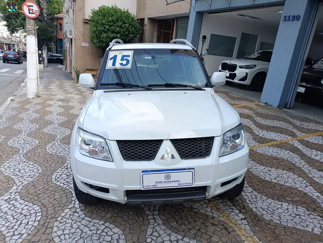 Carro Mitsubishi Pajero TR4 2015 2.0 16V 4x2 (Flex)