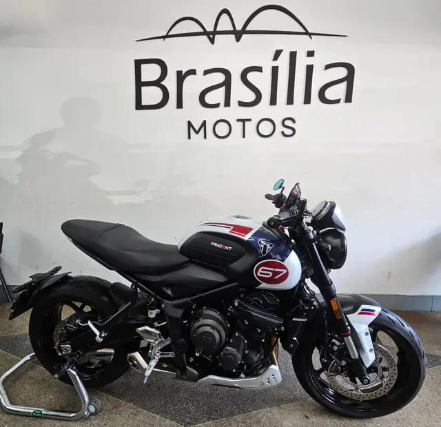 Moto Triumph Trident 660 2025 Triple Tribute