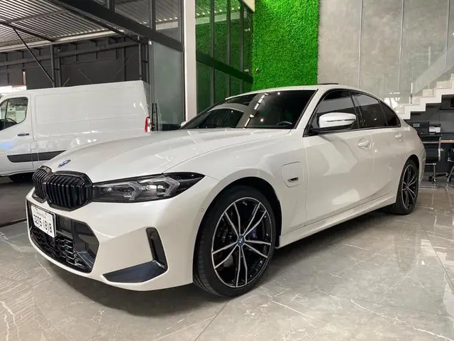Carro BMW 330e 2024 M Sport 2.0 Turbo (Aut.) (Híb.)