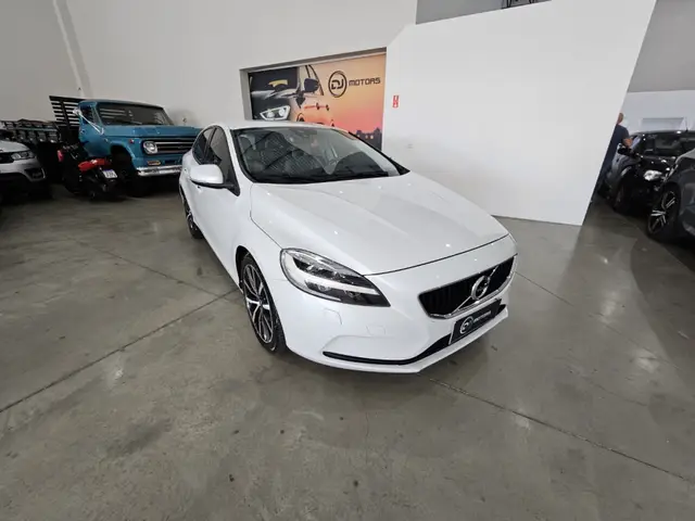 Carro Volvo V40 2019 2.0 T4 Momentum