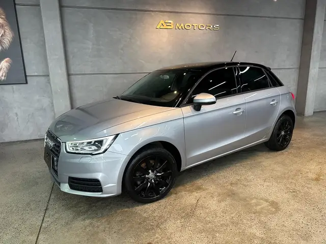 Carro Audi A1 2016 1.4 TFSI Sportback Attraction S Tronic