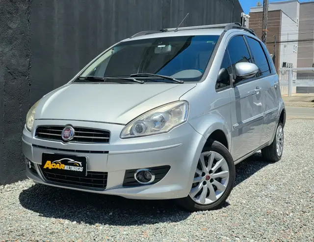 Carro Fiat Idea 2012 Attractive 1.4 8V (Flex)