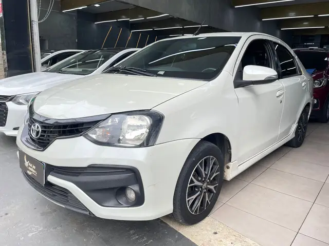 Carro Toyota Etios Sedan 2019 Platinum 1.5 (Aut) (Flex)