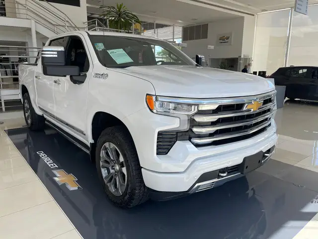Carro Chevrolet Silverado 2025 High Country 5.3