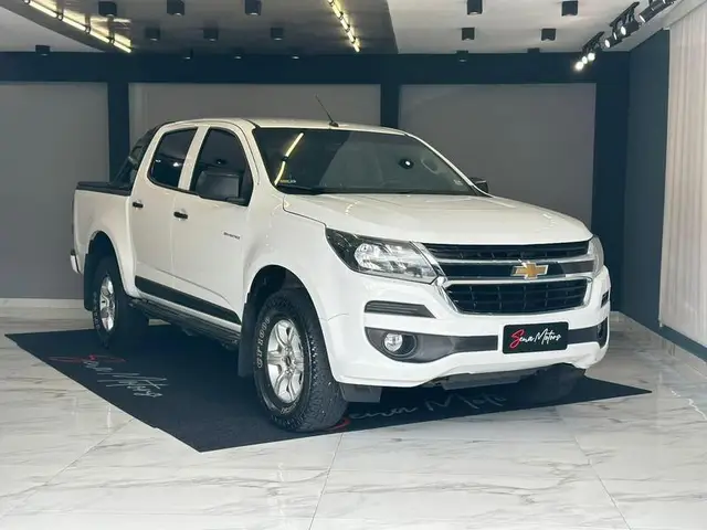 Carro Chevrolet S10 Cabine Dupla 2017 S10 2.5 ECOTEC SIDI Advantage 4x2 (Cabine Dupla)