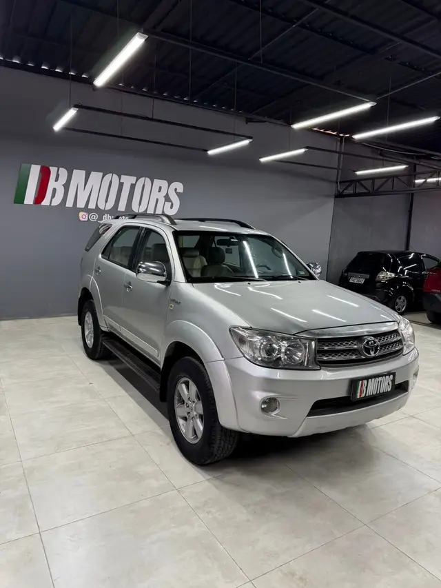 Carro Toyota Hilux SW4 2010 SR 4x2 2.7 VVT-i
