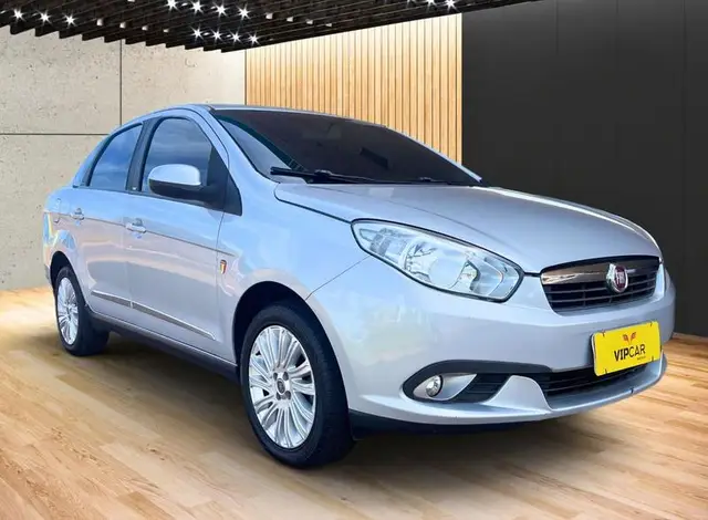 Carro Fiat Grand Siena 2015 ESSENCE ITALIA 1.6 Flex 16V