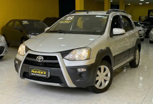 Carro Toyota Etios 2018 Cross 1.5 (Aut) (Flex)