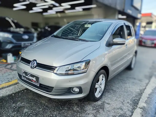 Carro Volkswagen Fox 2016 1.6 16v MSI Highline (Flex)