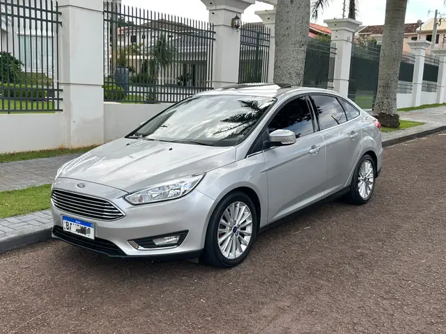 Carro Ford Focus Hatch 2017 Titanium 2.0 PowerShift