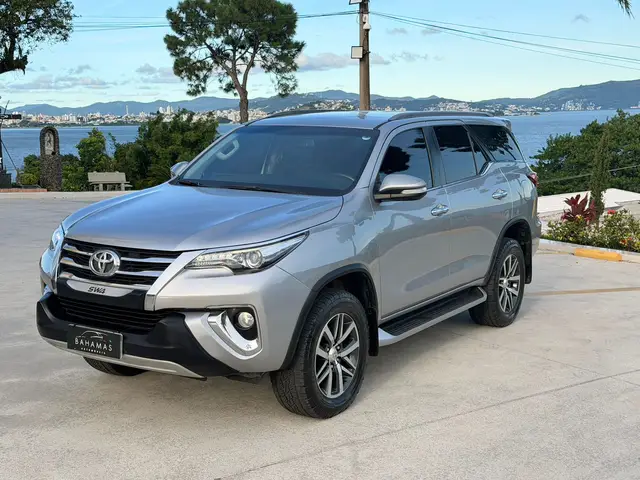 Carro Toyota SW4 2017 2.8 TDI SRX 7L 4x4 (Aut)