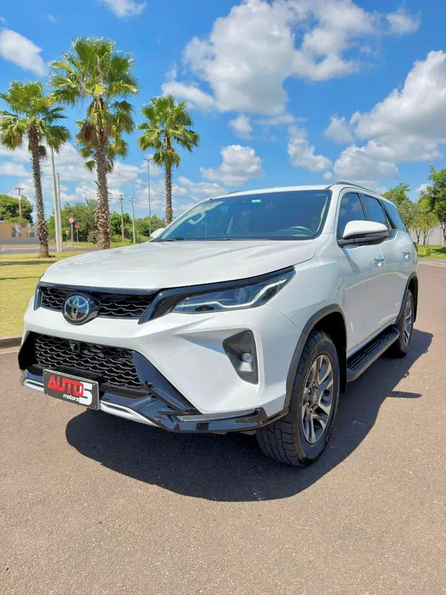 Carro Toyota SW4 2024 SRX Platinum 2.8 Turbodiesel 4x4 (Aut.) (7 Lugares)