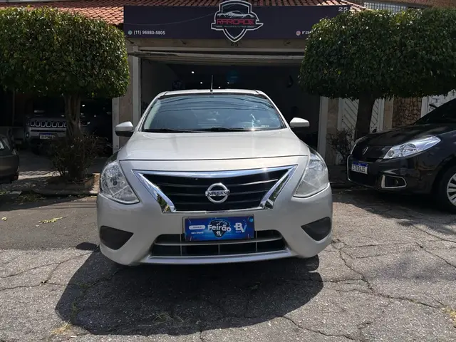 Carro Nissan Versa 2018 1.0 12V S (Flex)