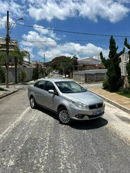 Carro Fiat Grand Siena 2017 Essence 1.6 16V (Flex)