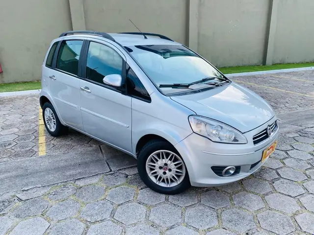 Carro Fiat Idea 2013 Attractive 1.4 8V (Flex)