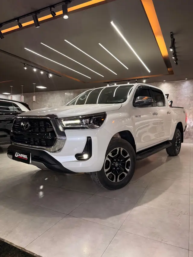 Carro Toyota Hilux Cabine Dupla 2025 SRX 4x4 2.8 Diesel