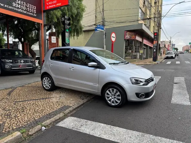 Carro Volkswagen Fox 2013 1.0 TEC (Flex) 4p