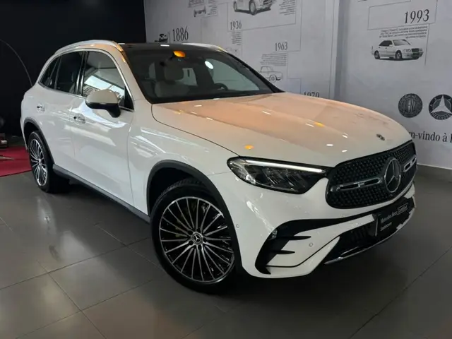 Carro Mercedes-Benz GLC 300  2025 2.0 MHEV 4MATIC AMG LINE