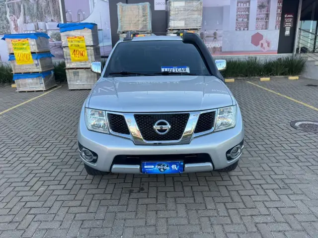 Carro Nissan Frontier 2015 2.5 TD CD 4x4 SL (Aut)